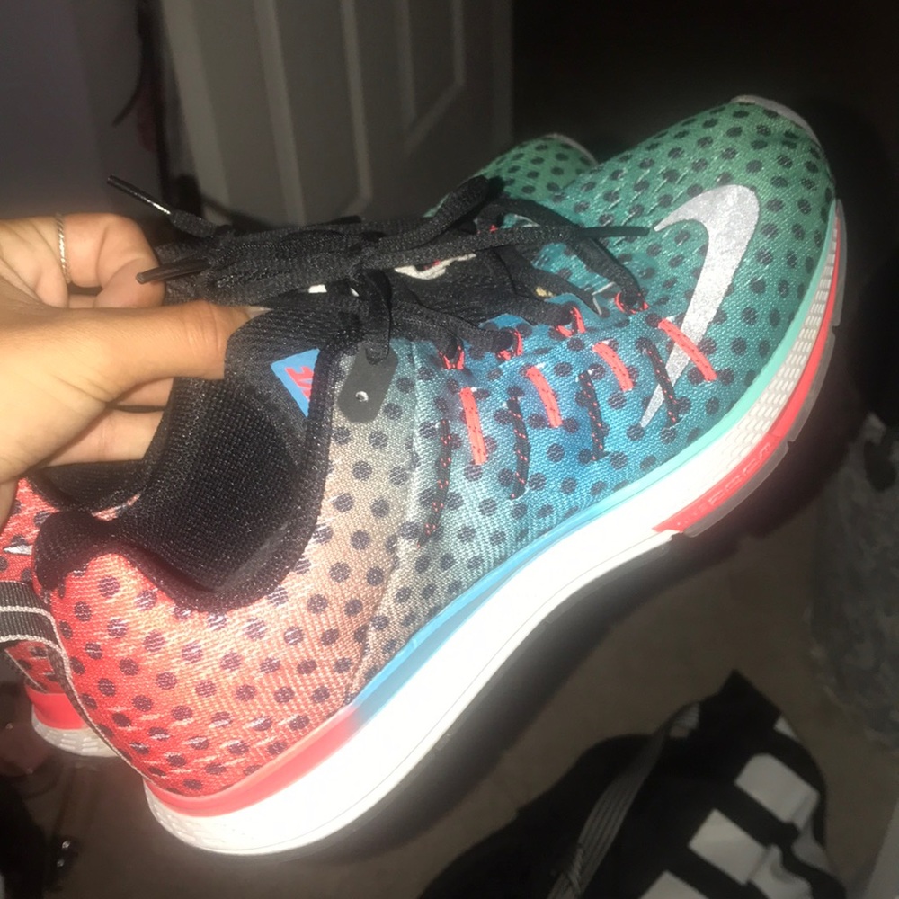 Nikes women’s size 7.5